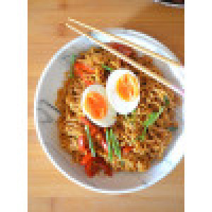 EGG SCHEZWAN NOODLES