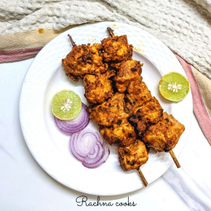 CHICKEN GARLIC TIKKA